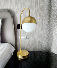 Load image into Gallery viewer, Golden Apple Lamp