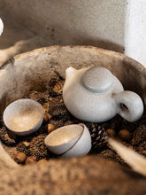 Load image into Gallery viewer, Big Handle teapot
